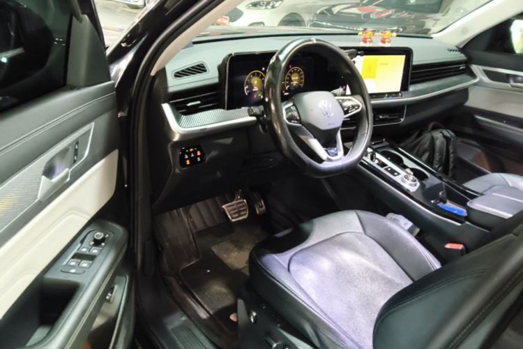 Used Volkswagen Tavendor 2024 380TSI All-Wheel Drive R-Line Cruise Edition Driver Seat