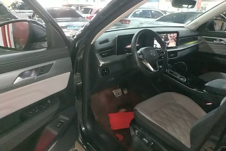 Used Volkswagen Tavendor 2024 380TSI All-Wheel Drive R-Line Cruise Edition Driver Seat