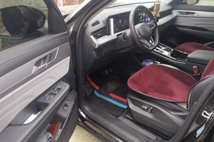 Used Volkswagen Tavendor 2024 330TSI Luxury Touring Edition Driver Seat