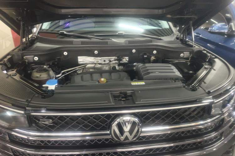 Used Volkswagen Tavendor 2024 380TSI All-Wheel Drive R-Line Cruise Edition Engine Bay