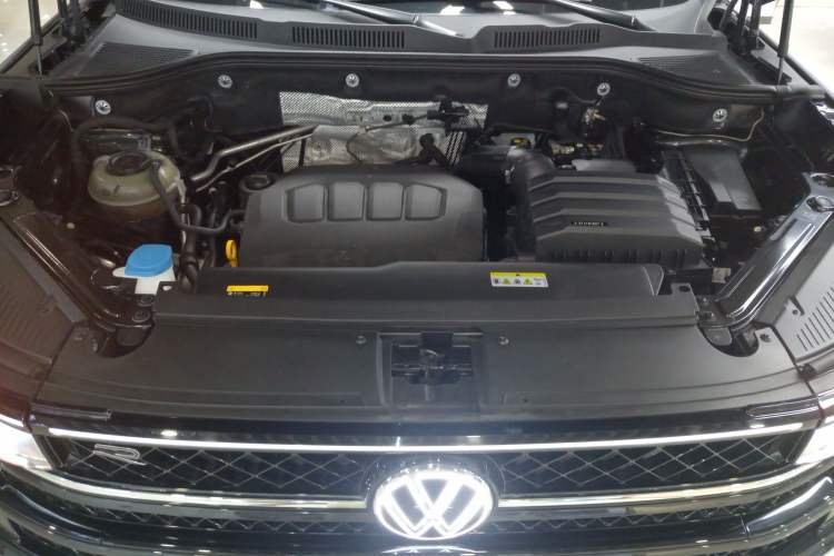 Used Volkswagen Tavendor 2024 380TSI All-Wheel Drive R-Line Cruise Edition Engine Bay