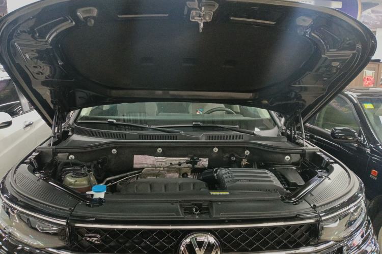 Used Volkswagen Tavendor 2024 380TSI All-Wheel Drive R-Line Cruise Edition Engine Bay