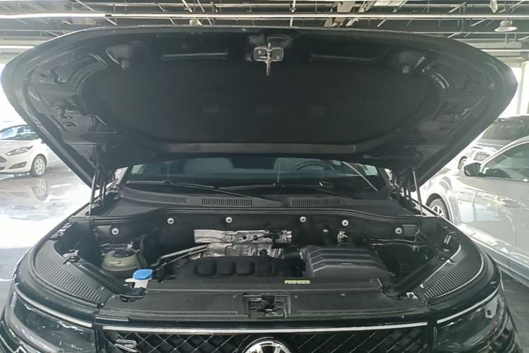 Used Volkswagen Tavendor 2024 380TSI All-Wheel-Drive R-Line Journey Shared Enjoyment Model Engine Bay