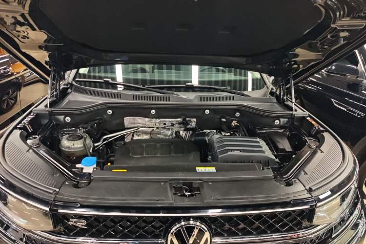 Used Volkswagen Tavendor 2024 380TSI All-Wheel-Drive R-Line Cruise Premium Edition Engine Bay