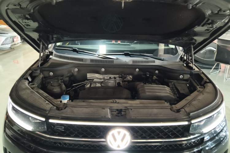 Used Volkswagen Tavendor 2024 380TSI All-Wheel Drive R-Line Cruise Edition Engine Bay