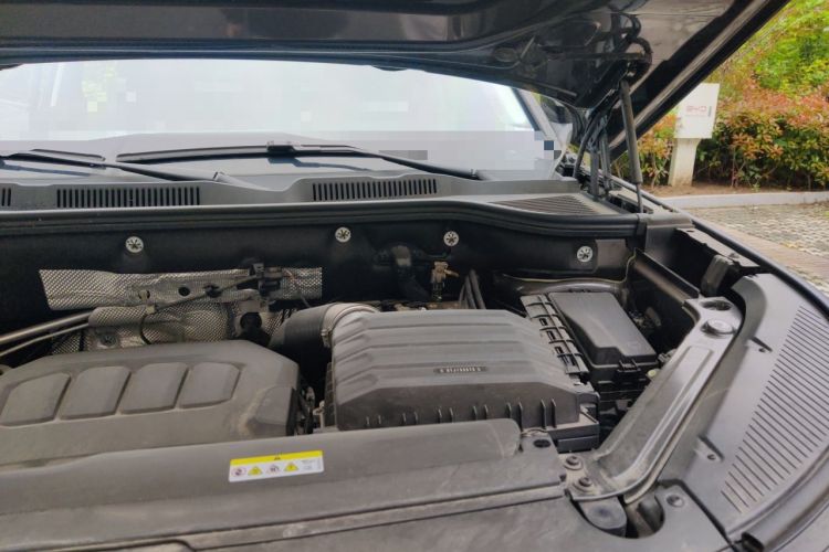 Used Volkswagen Tavendor 2024 380TSI All-Wheel-Drive R-Line Cruise Premium Edition Engine Bay Left