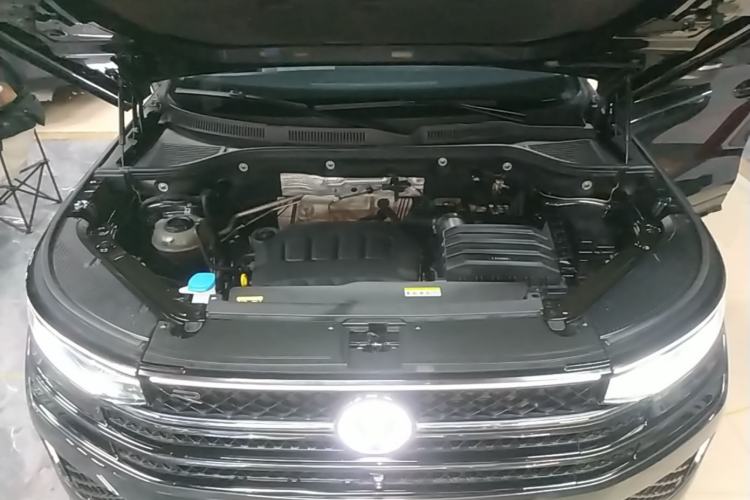 Used Volkswagen Tavendor 2024 380TSI All-Wheel Drive R-Line Cruise Edition Engine Bay