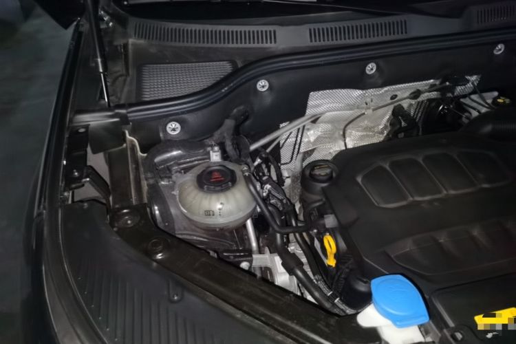 Used Volkswagen Tavendor 2024 380TSI All-Wheel-Drive R-Line Journey Shared Enjoyment Model Engine Bay Right