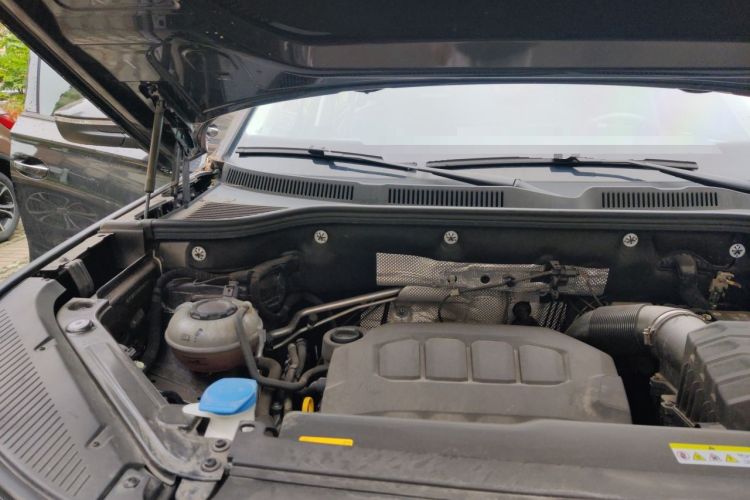 Used Volkswagen Tavendor 2024 380TSI All-Wheel-Drive R-Line Cruise Premium Edition Engine Bay Right