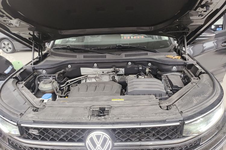 Used Volkswagen Tavendor 2024 380TSI All-Wheel Drive R-Line Cruise Edition Engine Bay
