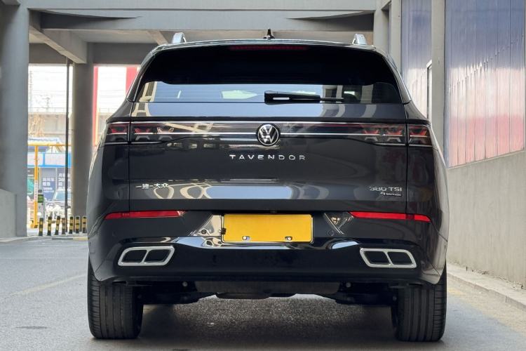Used Volkswagen Tavendor 2024 380TSI All-Wheel-Drive R-Line Cruise Premium Edition Exterior 2