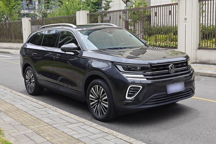 Used Volkswagen Tavendor 2024 330TSI Luxury Touring Edition Exterior 3