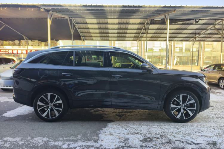 Used Volkswagen Tavendor 2024 380TSI All-Wheel-Drive R-Line Journey Shared Enjoyment Model Exterior 3