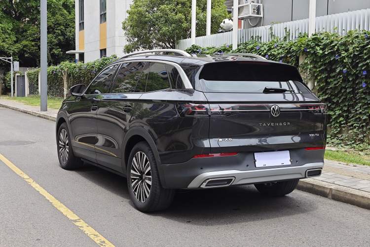 Used Volkswagen Tavendor 2024 330TSI Luxury Touring Edition Exterior 4