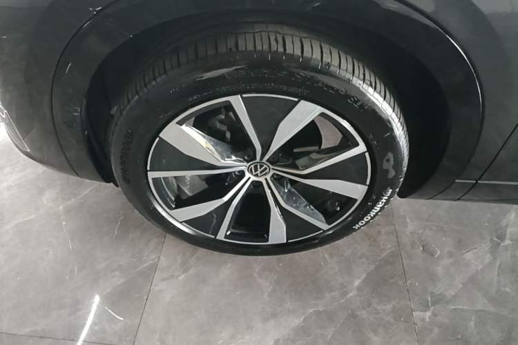 Used Volkswagen Tavendor 2024 380TSI All-Wheel-Drive R-Line Journey Shared Enjoyment Model Exterior 4