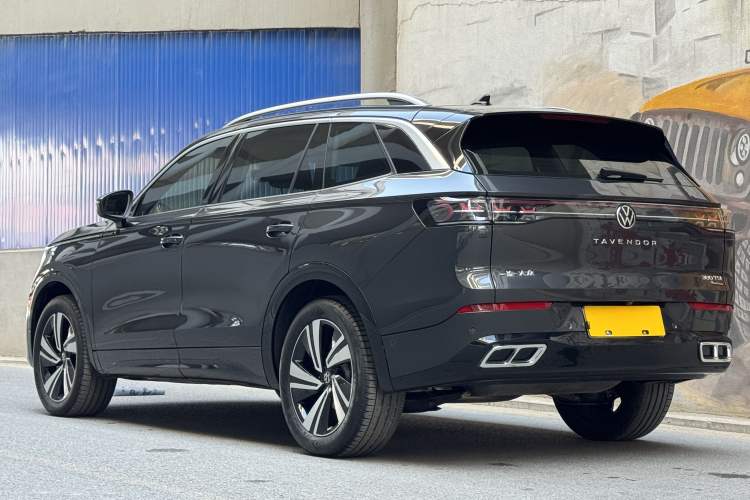 Used Volkswagen Tavendor 2024 380TSI All-Wheel-Drive R-Line Cruise Premium Edition Exterior 4