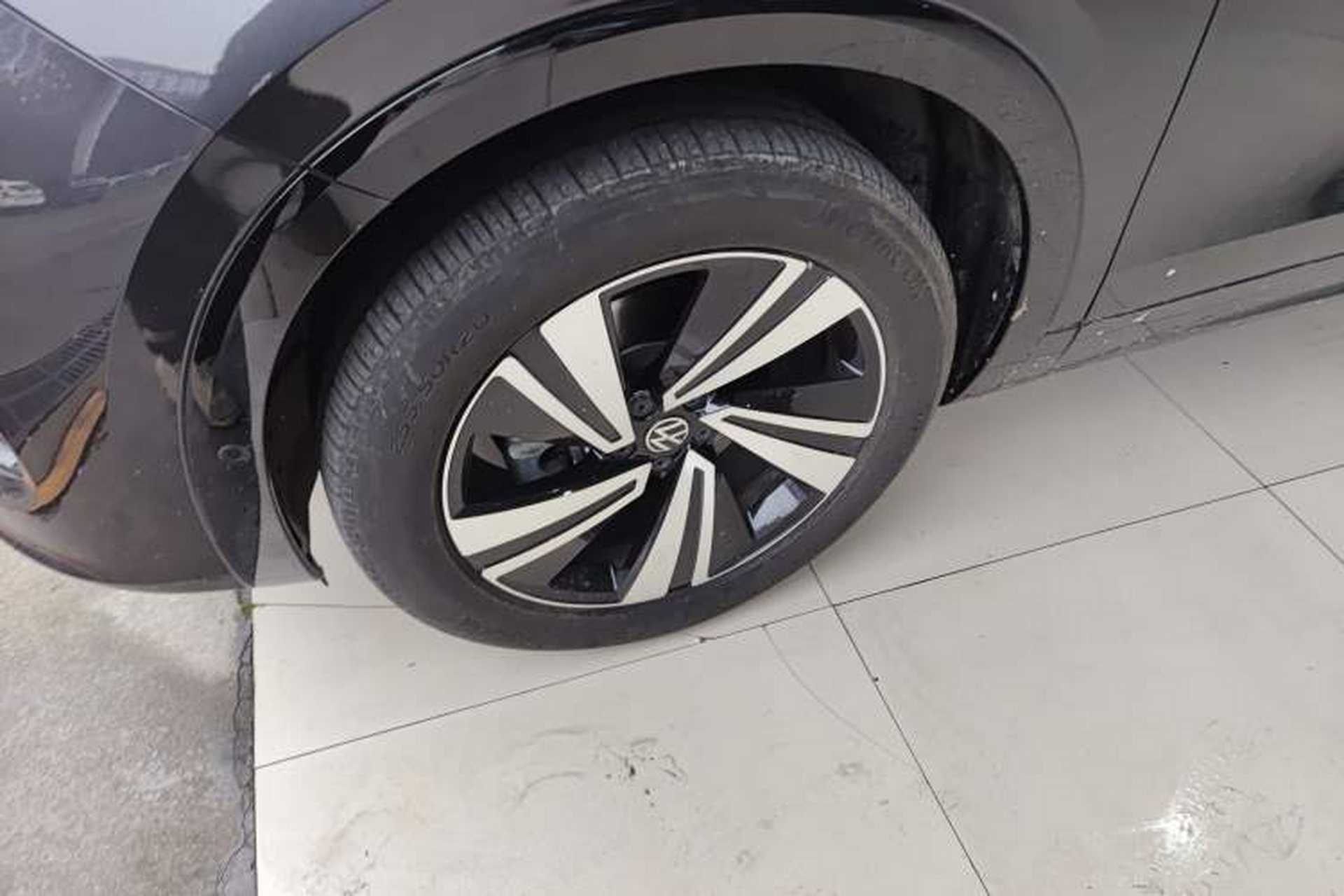 Used Volkswagen Tavendor 2024 380TSI All-Wheel Drive R-Line Cruise Edition Exterior 4