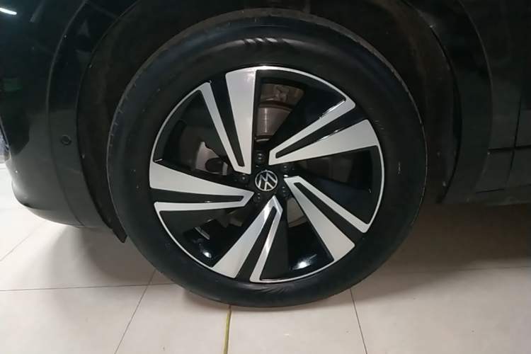 Used Volkswagen Tavendor 2024 380TSI All-Wheel Drive R-Line Cruise Edition Exterior 4