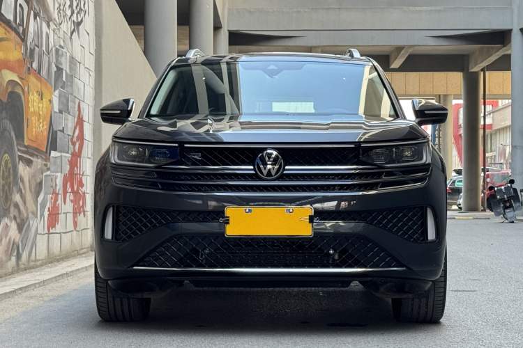 Used Volkswagen Tavendor 2024 380TSI All-Wheel-Drive R-Line Cruise Premium Edition Exterior 5