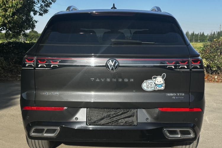 Used Volkswagen Tavendor 2024 380TSI All-Wheel Drive R-Line Cruise Edition Exterior 5