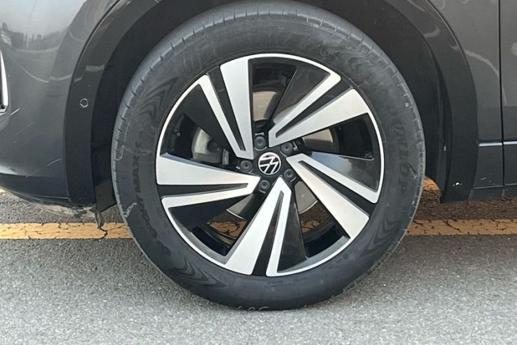 Used Volkswagen Tavendor 2024 380TSI All-Wheel Drive R-Line Cruise Edition Exterior 7