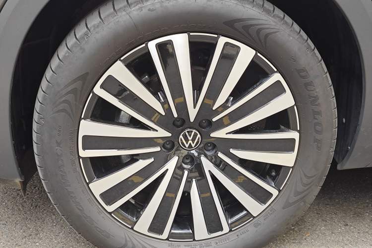Used Volkswagen Tavendor 2024 330TSI Luxury Touring Edition Exterior 9