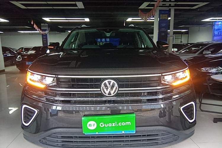 Used Volkswagen Tavendor 2024 330TSI Luxury Touring Edition Front