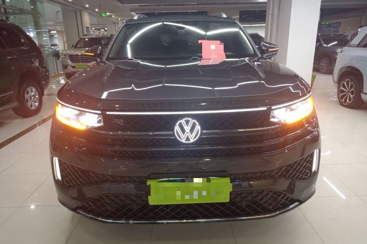 Used Volkswagen Tavendor 2024 380TSI All-Wheel Drive R-Line Cruise Edition Front