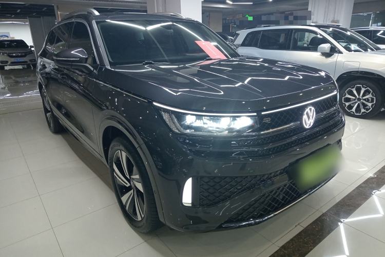 Used Volkswagen Tavendor 2024 380TSI All-Wheel Drive R-Line Cruise Edition Front Right 45 Deg