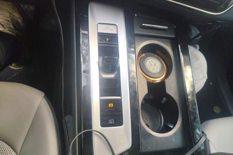 Used Volkswagen Tavendor 2024 330TSI Luxury Touring Edition Gear Lever