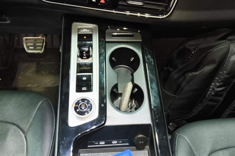 Used Volkswagen Tavendor 2024 380TSI All-Wheel Drive R-Line Cruise Edition Gear Lever
