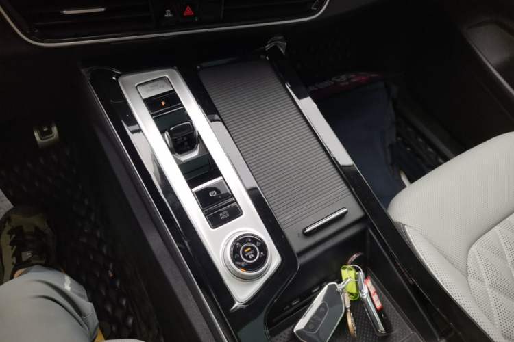Used Volkswagen Tavendor 2024 380TSI All-Wheel Drive R-Line Cruise Edition Gear Lever