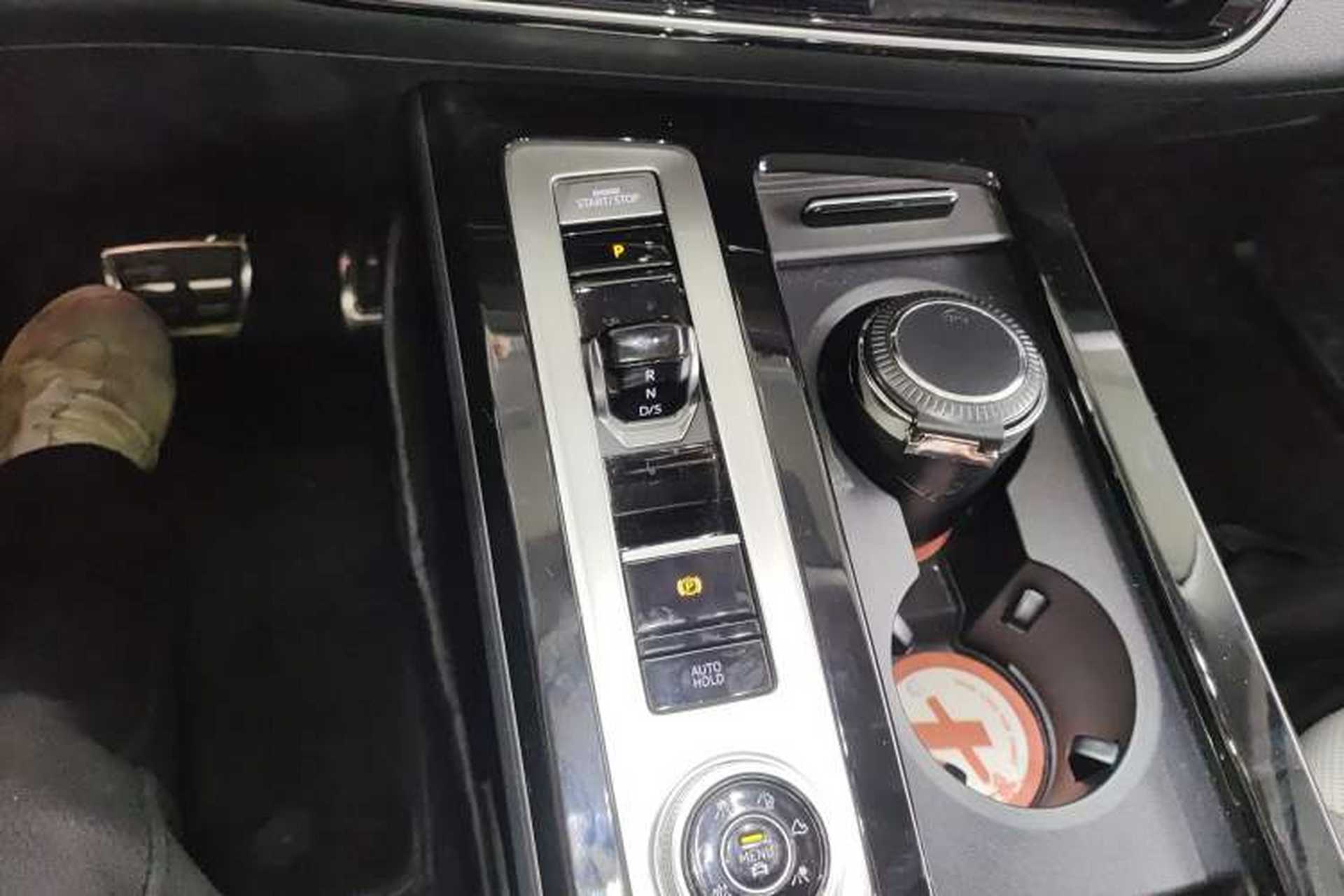 Used Volkswagen Tavendor 2024 380TSI All-Wheel Drive R-Line Cruise Edition Gear Lever