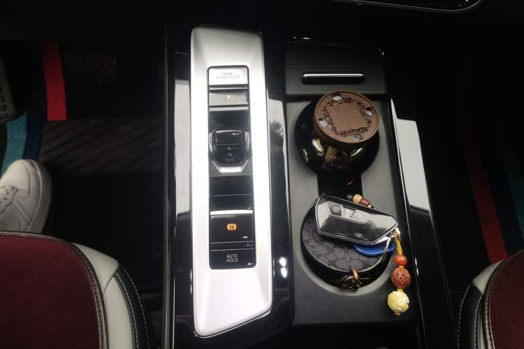 Used Volkswagen Tavendor 2024 330TSI Luxury Touring Edition Gear Lever