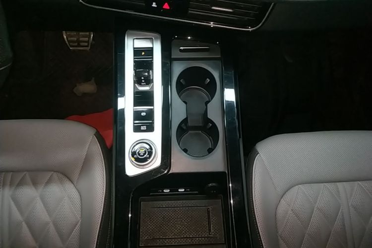 Used Volkswagen Tavendor 2024 380TSI All-Wheel Drive R-Line Cruise Edition Gear Lever