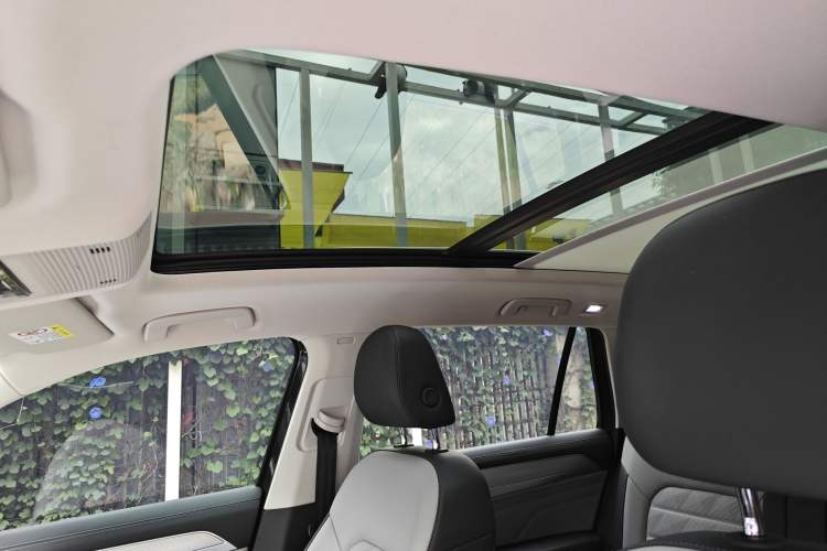 Used Volkswagen Tavendor 2024 330TSI Luxury Touring Edition Headliner