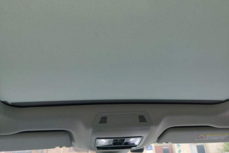 Used Volkswagen Tavendor 2024 380TSI All-Wheel-Drive R-Line Cruise Premium Edition Headliner