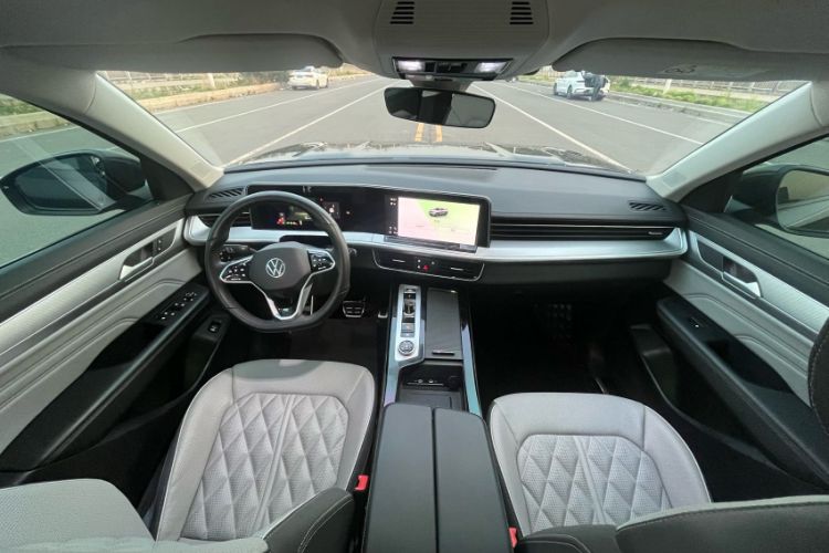 Used Volkswagen Tavendor 2024 380TSI All-Wheel Drive R-Line Cruise Edition Interior 1
