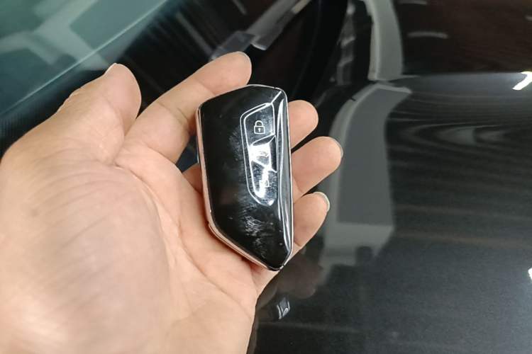 Used Volkswagen Tavendor 2024 380TSI All-Wheel-Drive R-Line Journey Shared Enjoyment Model Interior 1