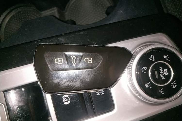 Used Volkswagen Tavendor 2024 380TSI All-Wheel Drive R-Line Cruise Edition Interior 1