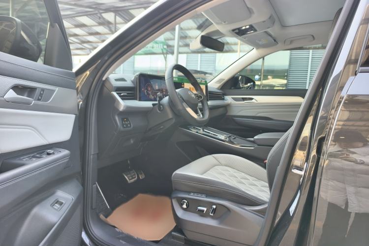 Used Volkswagen Tavendor 2024 380TSI All-Wheel-Drive R-Line Journey Shared Enjoyment Model Interior 2