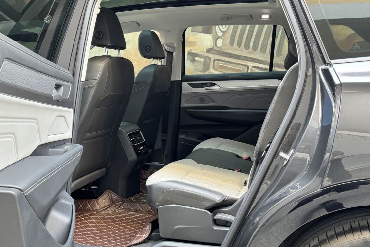 Used Volkswagen Tavendor 2024 380TSI All-Wheel-Drive R-Line Cruise Premium Edition Interior 3