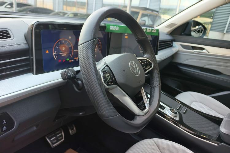 Used Volkswagen Tavendor 2024 380TSI All-Wheel-Drive R-Line Journey Shared Enjoyment Model Interior 4