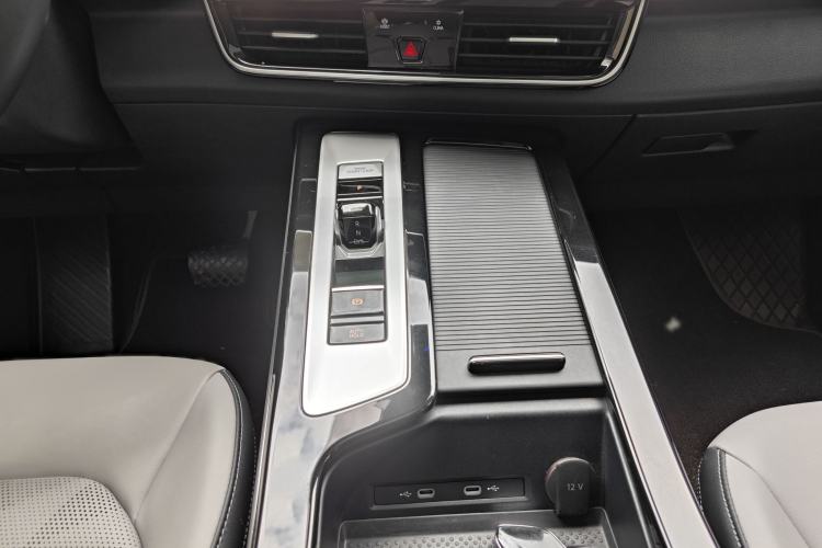 Used Volkswagen Tavendor 2024 330TSI Luxury Touring Edition Interior 5