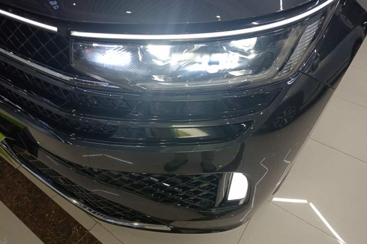 Used Volkswagen Tavendor 2024 380TSI All-Wheel Drive R-Line Cruise Edition Left Front Headlight