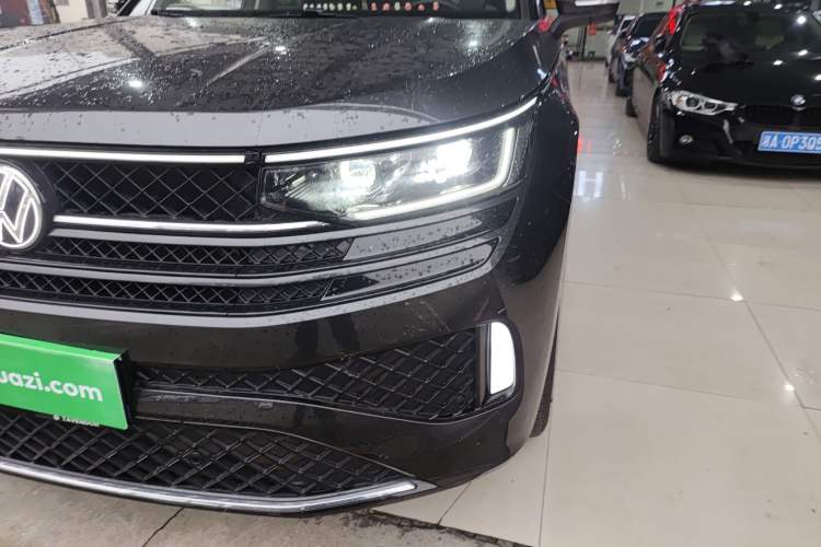 Used Volkswagen Tavendor 2024 380TSI All-Wheel Drive R-Line Cruise Edition Left Front Headlight