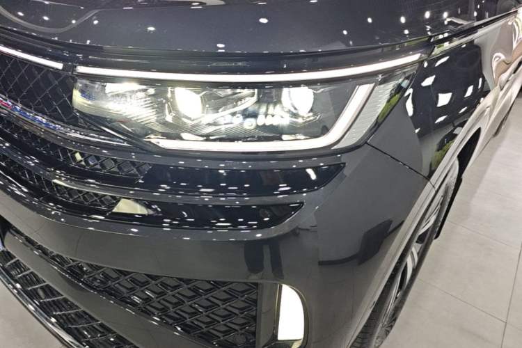 Used Volkswagen Tavendor 2024 380TSI All-Wheel-Drive R-Line Cruise Premium Edition Left Front Headlight