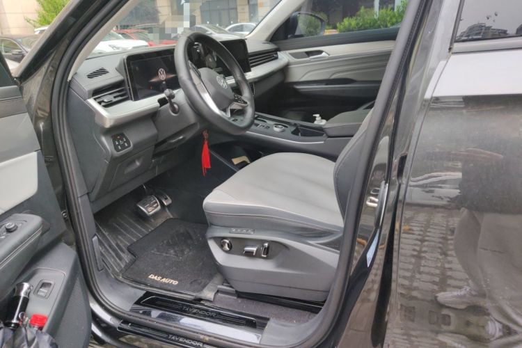 Used Volkswagen Tavendor 2024 380TSI All-Wheel-Drive R-Line Cruise Premium Edition Left Front Seat