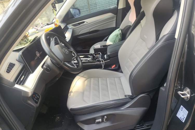 Used Volkswagen Tavendor 2024 330TSI Luxury Touring Edition Left Front Seat