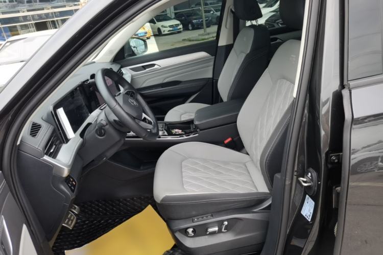Used Volkswagen Tavendor 2024 380TSI All-Wheel Drive R-Line Cruise Edition Left Front Seat